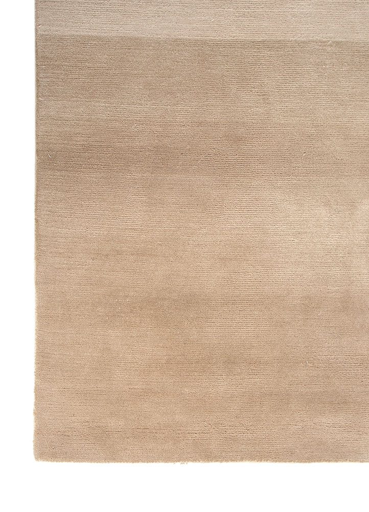 sthir ivory wool hand knotted Rug - Corner
