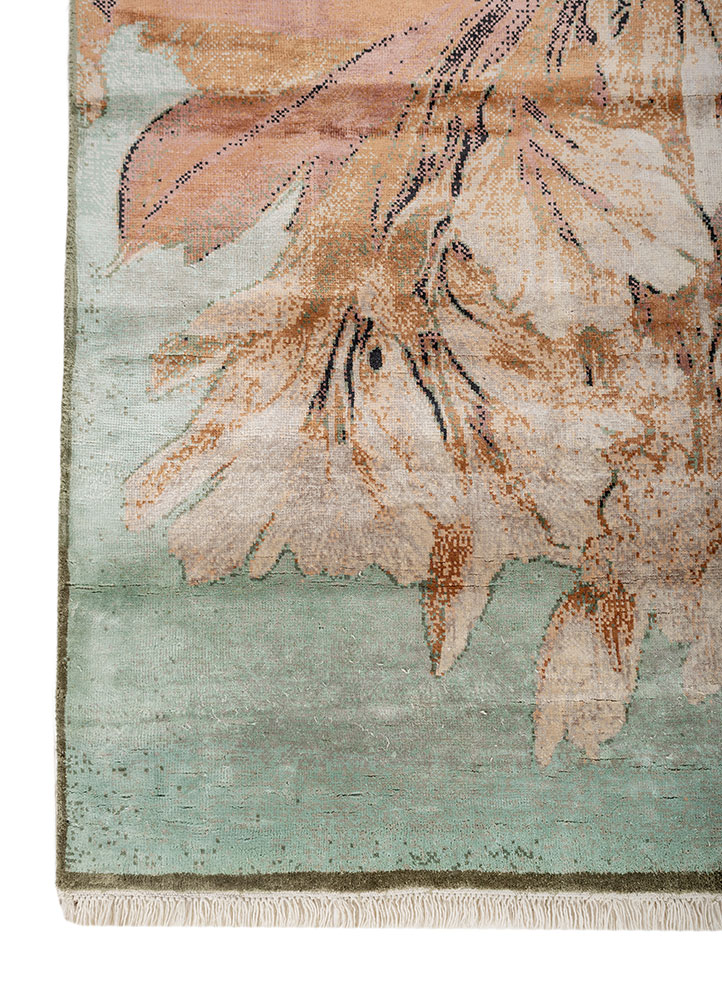 pansy ivory silk hand knotted Rug - Corner