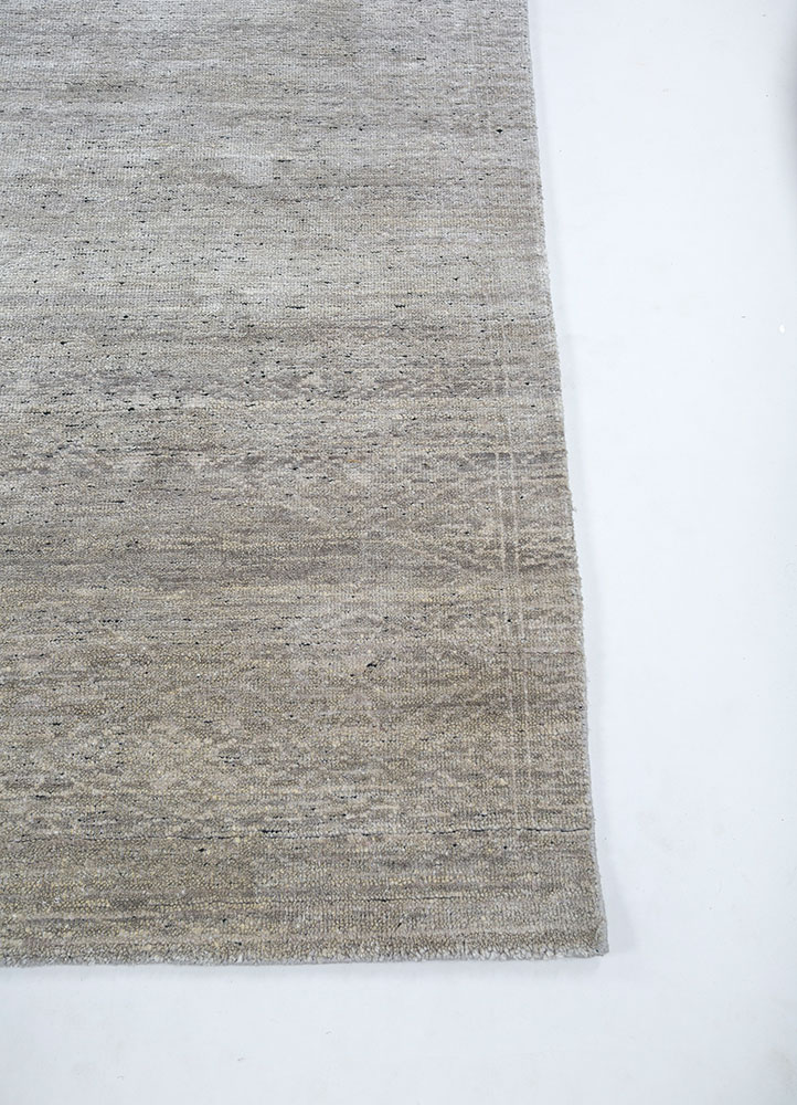 gulmarg grey and black silk hand knotted Rug - Corner