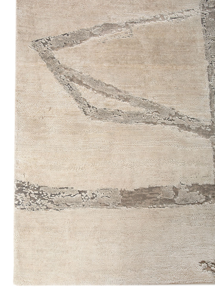 azalea ivory wool and silk hand knotted Rug - Corner