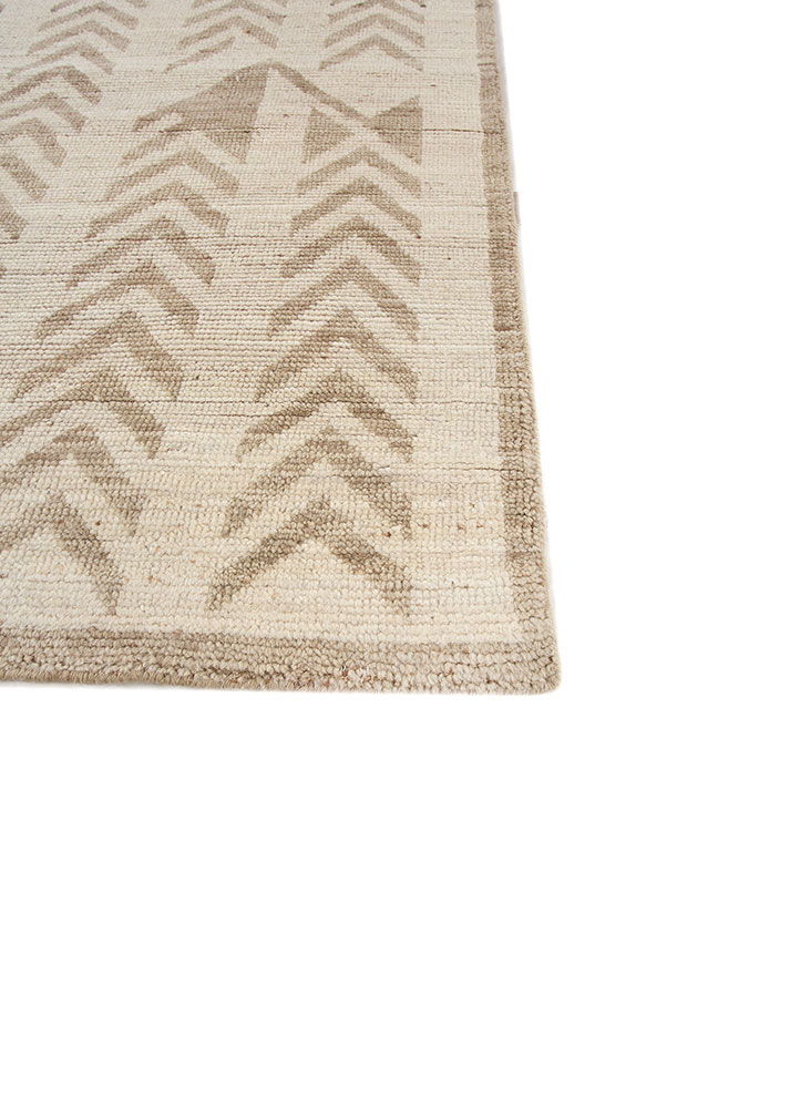 hula ivory wool hand knotted Rug - Corner