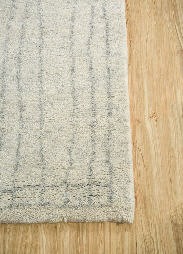zuri ivory wool hand knotted Rug - Corner