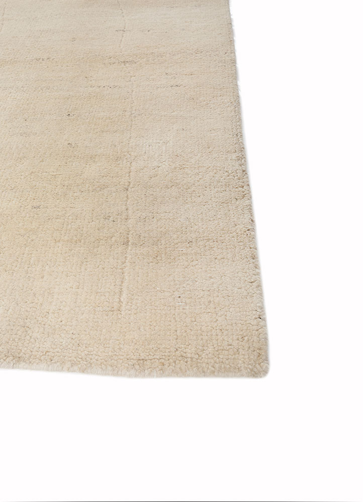 zuri ivory wool hand knotted Rug - Corner