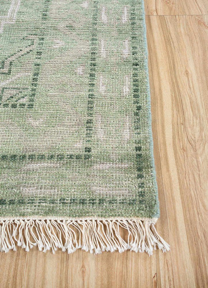 savana green wool hand knotted Rug - Corner