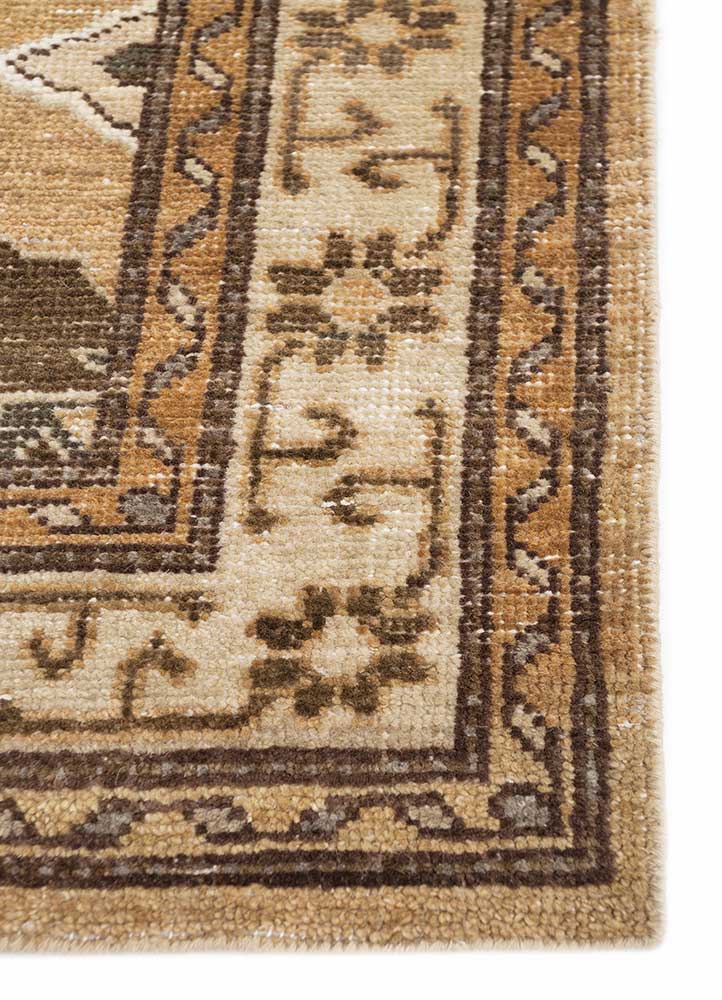 erbe gold wool hand knotted Rug - Corner