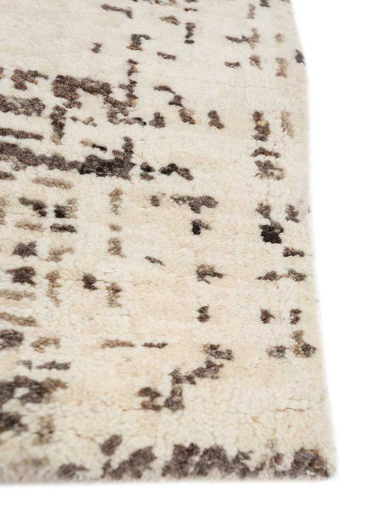 uvenuti ivory wool hand knotted Rug - Corner