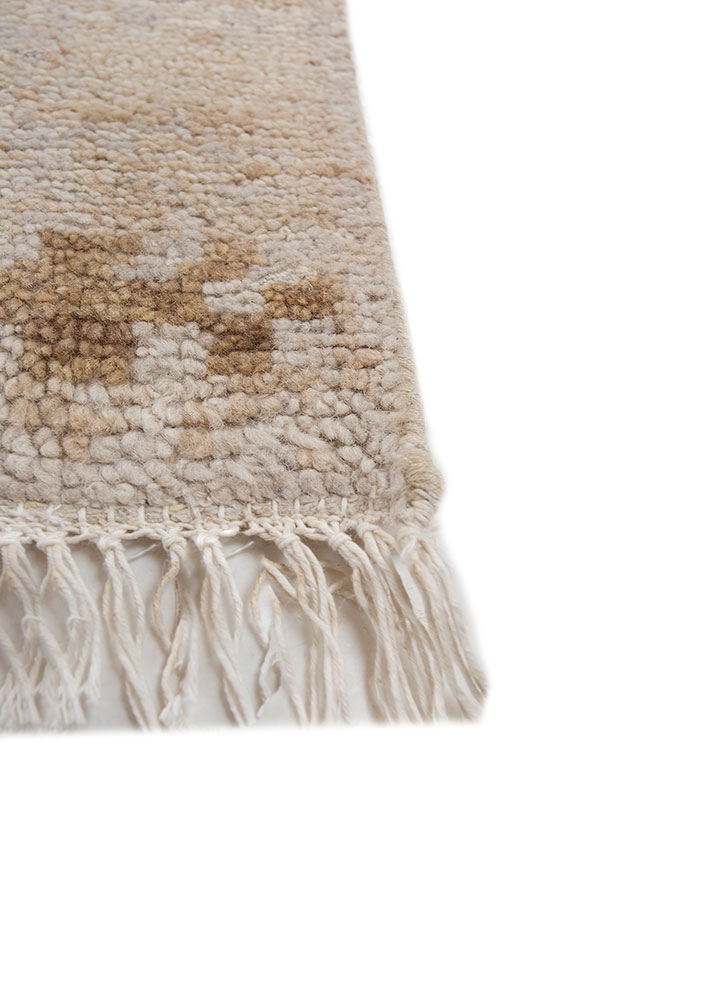 erbe ivory wool hand knotted Rug - Corner