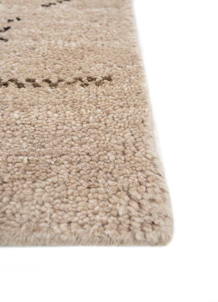 zuri ivory wool hand knotted Rug - Corner