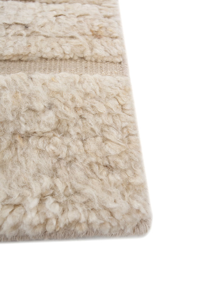 zuri ivory wool hand knotted Rug - Corner