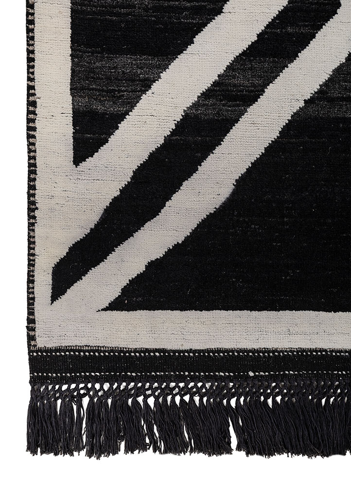 zuri ivory wool hand knotted Rug - Corner