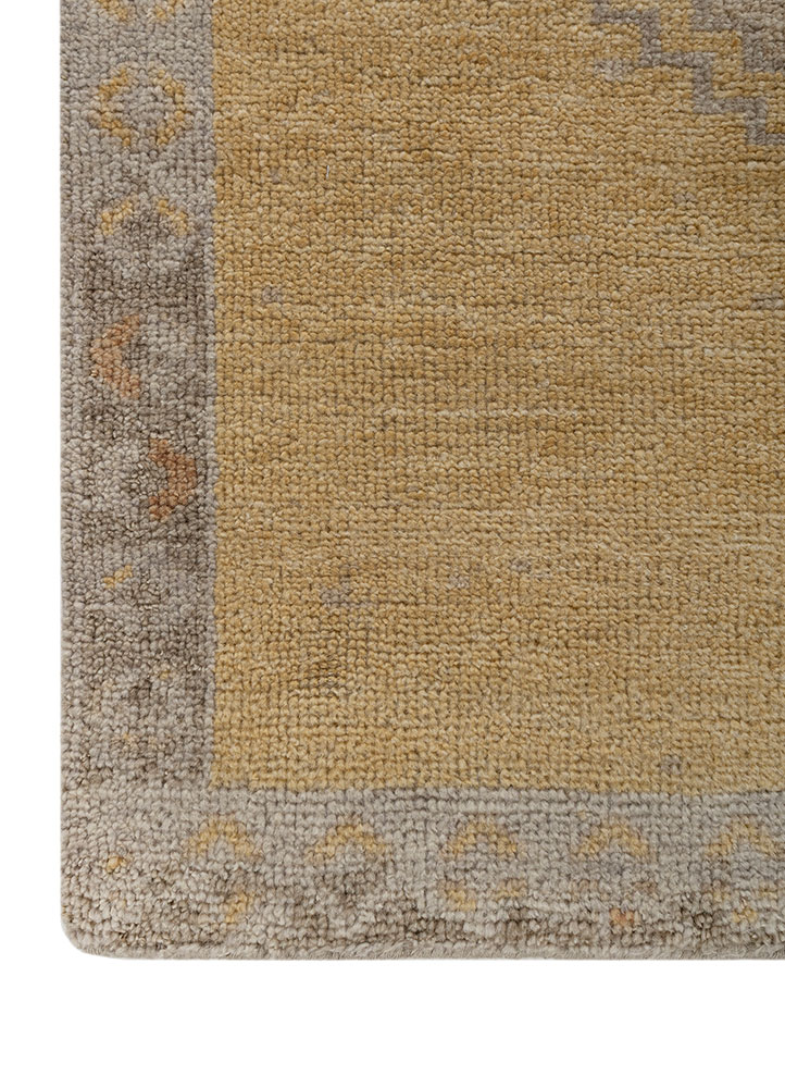 thyme gold wool hand knotted Rug - Corner