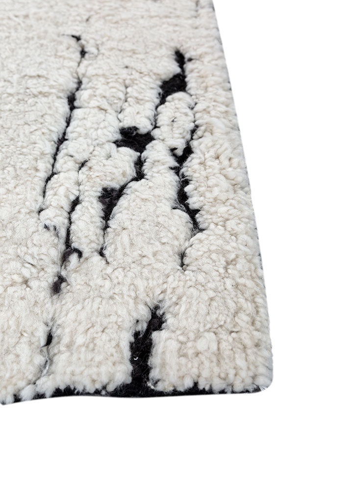 aprezo ivory wool hand knotted Rug - Corner