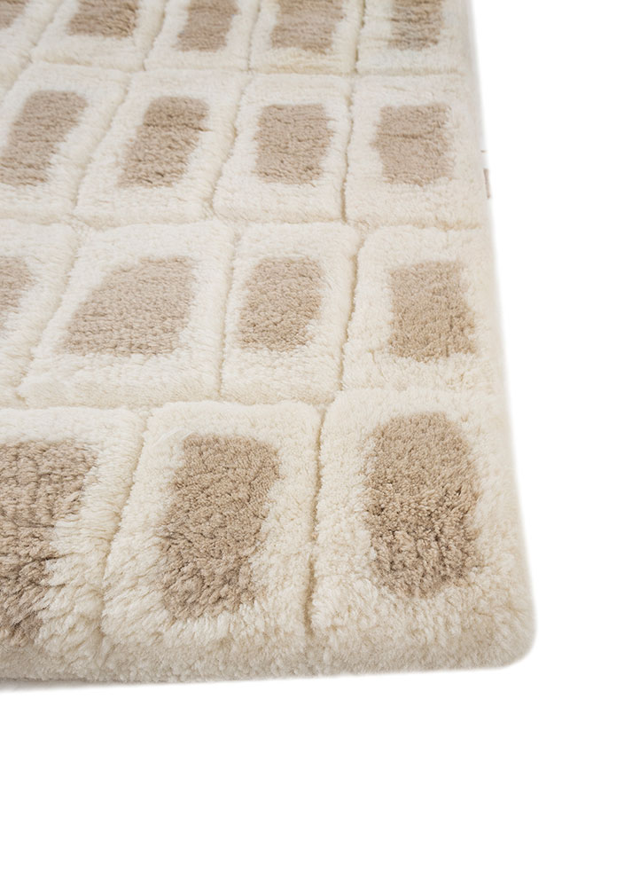 entropy ivory wool hand knotted Rug - Corner