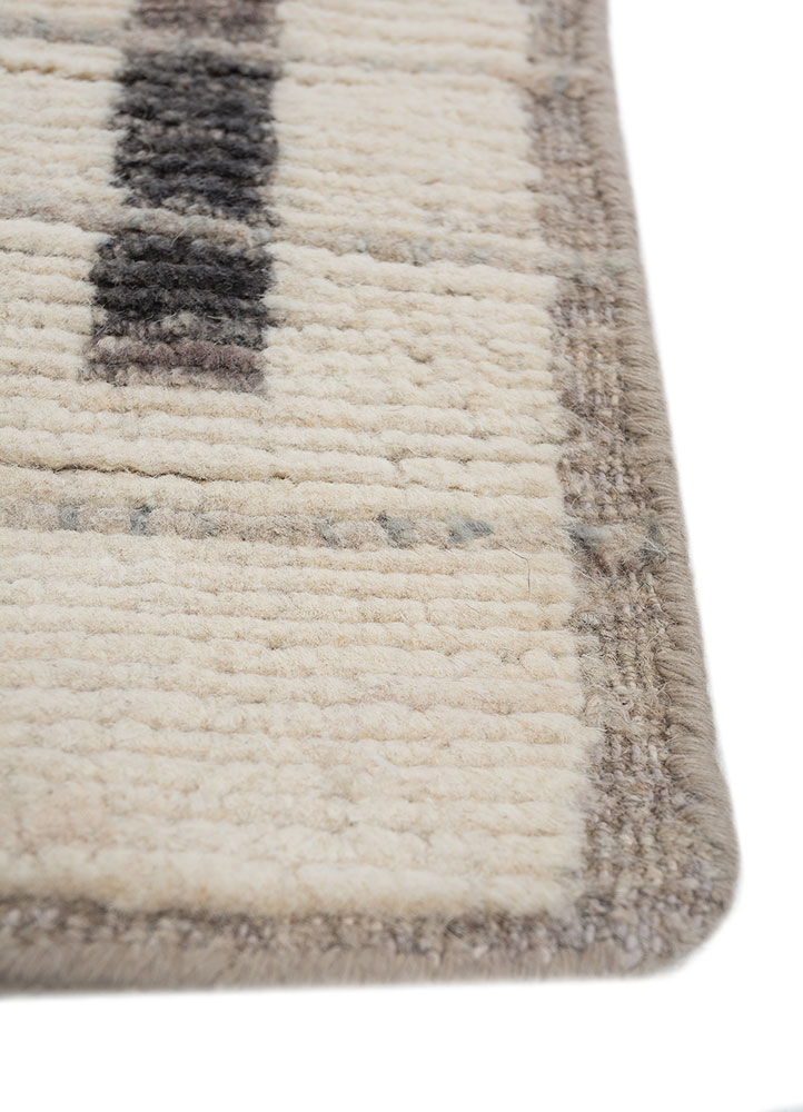 manifest ivory wool hand knotted Rug - Corner
