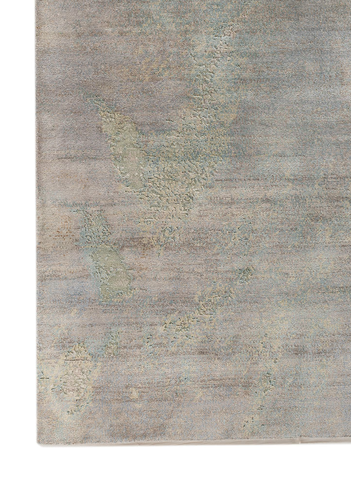 aprezo ivory wool and silk hand knotted Rug - Corner
