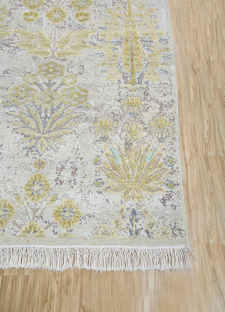 far east ivory wool and silk hand knotted Rug - Corner