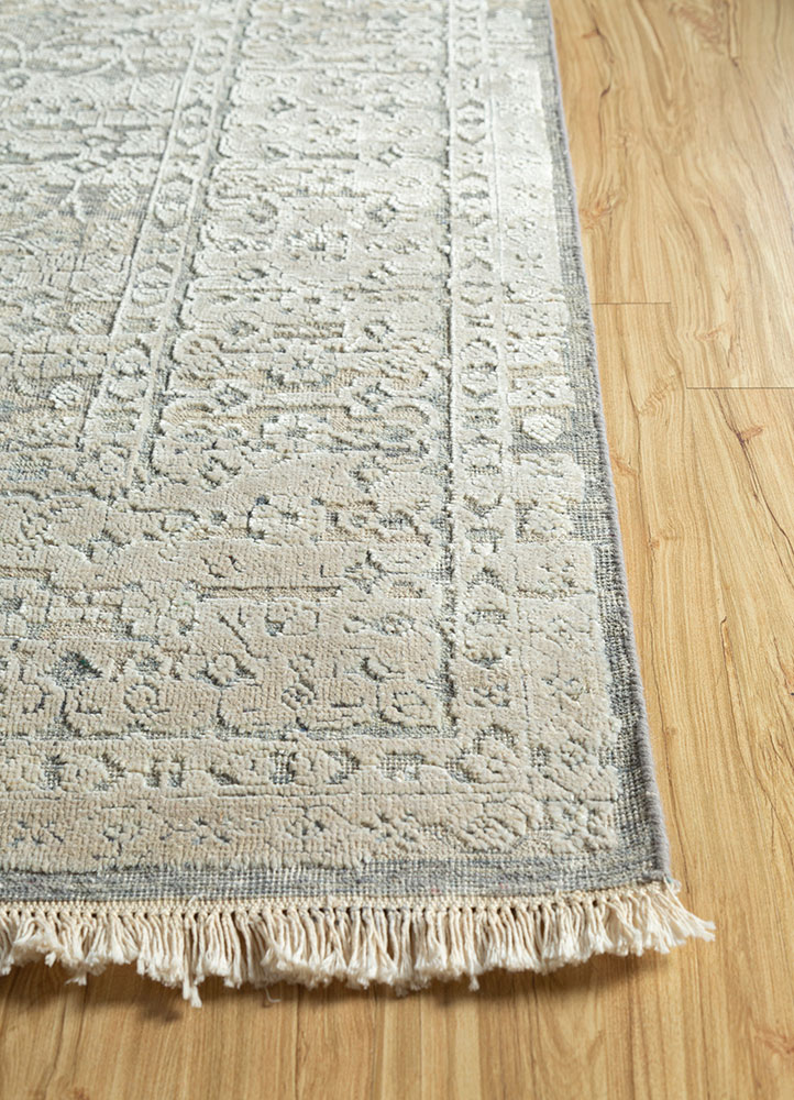 far east ivory wool and silk hand knotted Rug - Corner