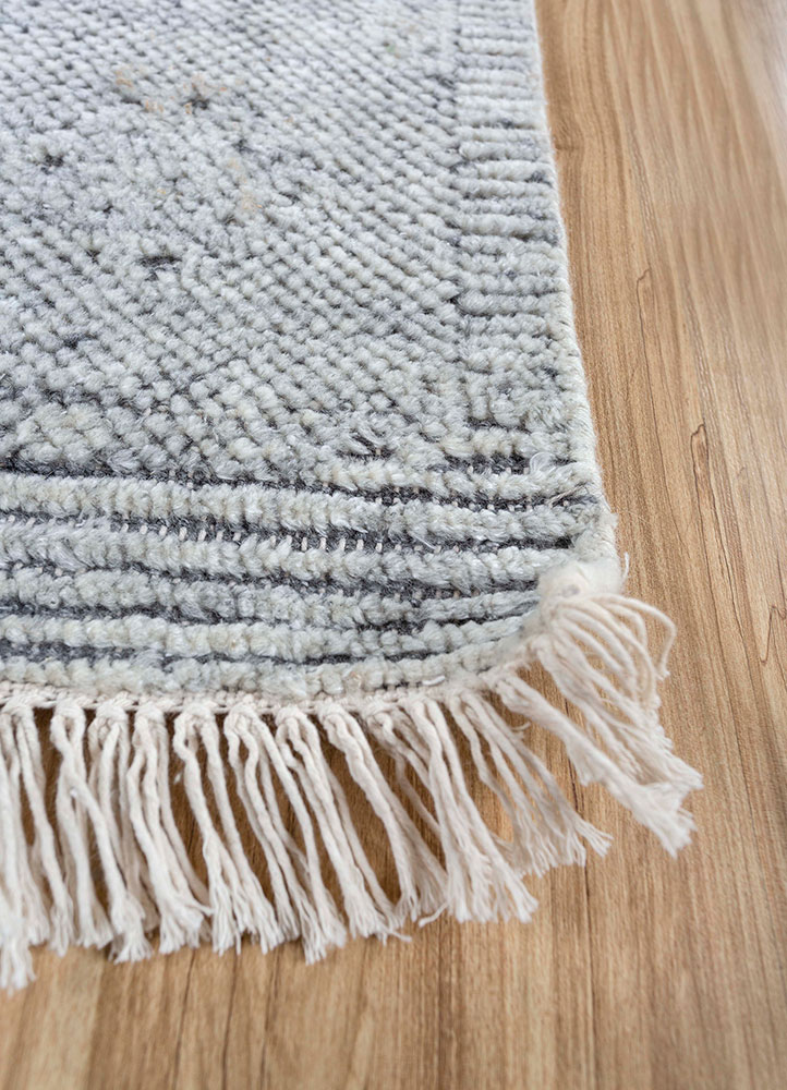 manifest grey and black wool hand knotted Rug - Corner