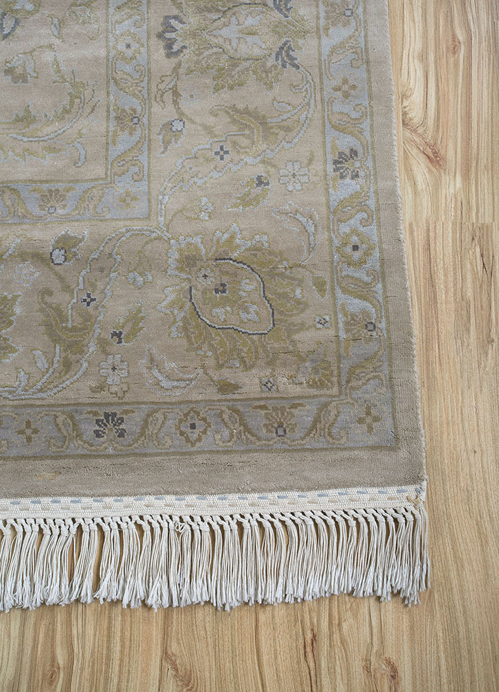 gulmarg ivory silk hand knotted Rug - Corner