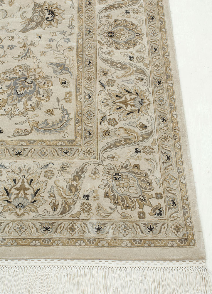 gulmarg ivory silk hand knotted Rug - Corner