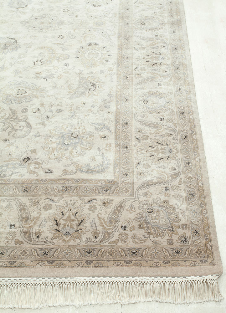 gulmarg ivory silk hand knotted Rug - Corner