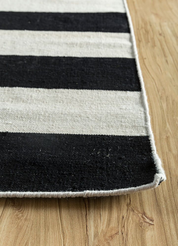 alhambra ivory wool flat weaves Rug - Corner