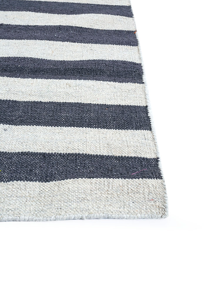 indusbar ivory wool flat weaves Rug - Corner