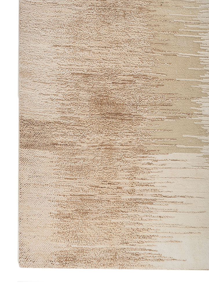 aprezo ivory wool and silk hand knotted Rug - Corner