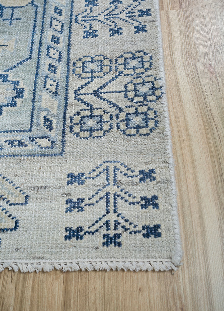 erbe ivory wool hand knotted Rug - Corner