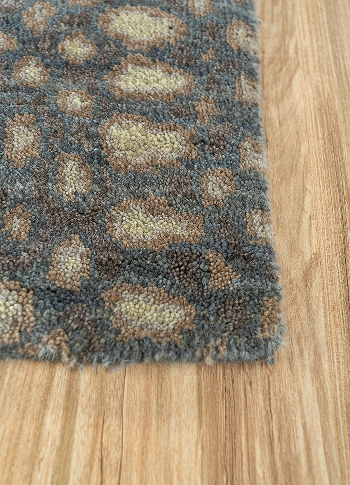 pansy blue wool hand knotted Rug - Corner