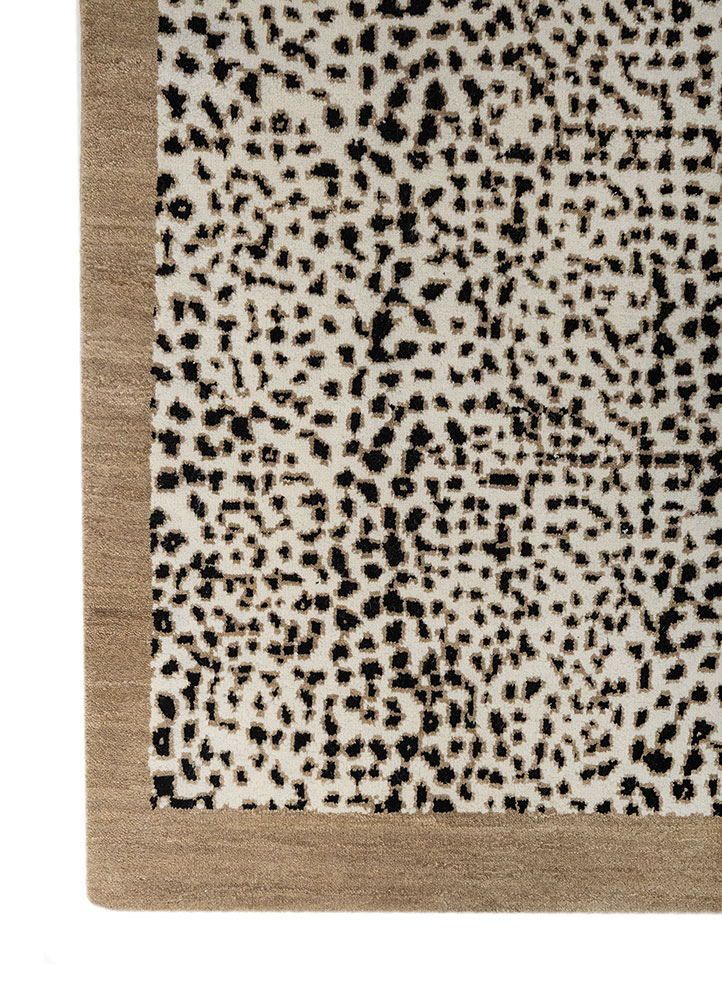 gilded age ivory wool hand knotted Rug - Corner
