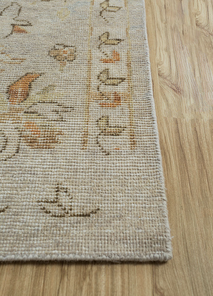 erbe ivory wool hand knotted Rug - Corner