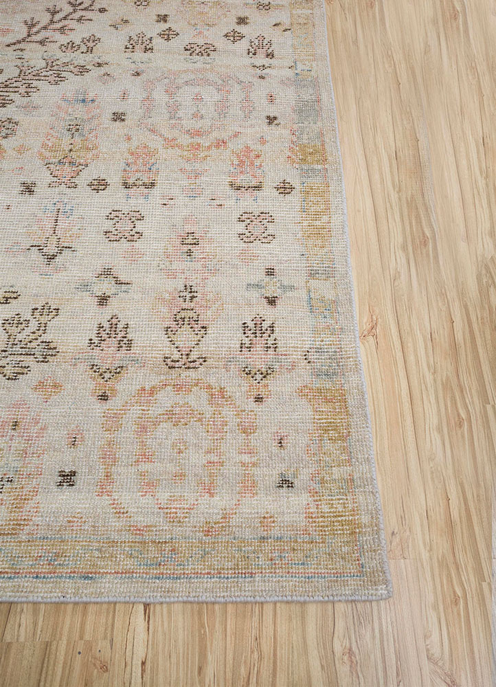 erbe ivory wool hand knotted Rug - Corner