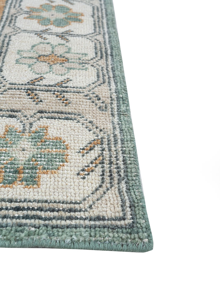 erbe ivory wool hand knotted Rug - Corner