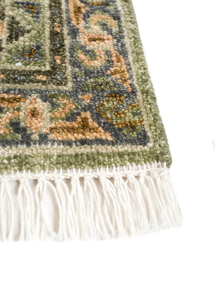 erbe green wool hand knotted Rug - Corner