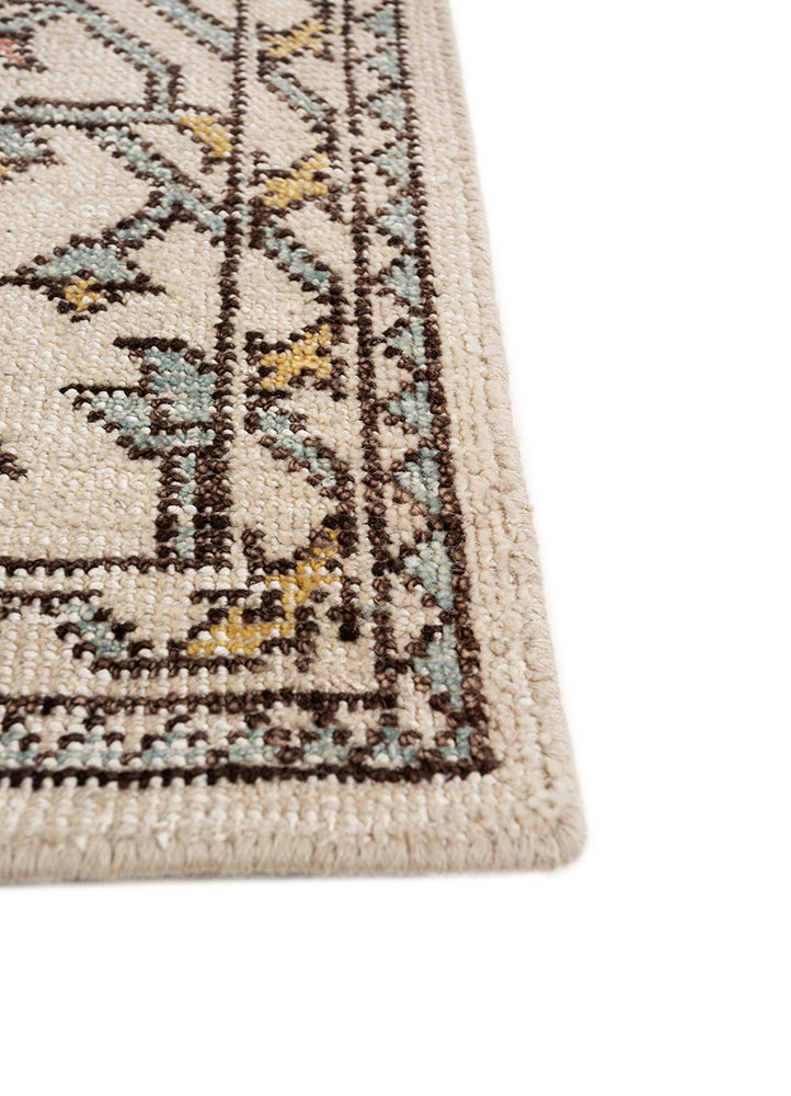 erbe ivory wool hand knotted Rug - Corner