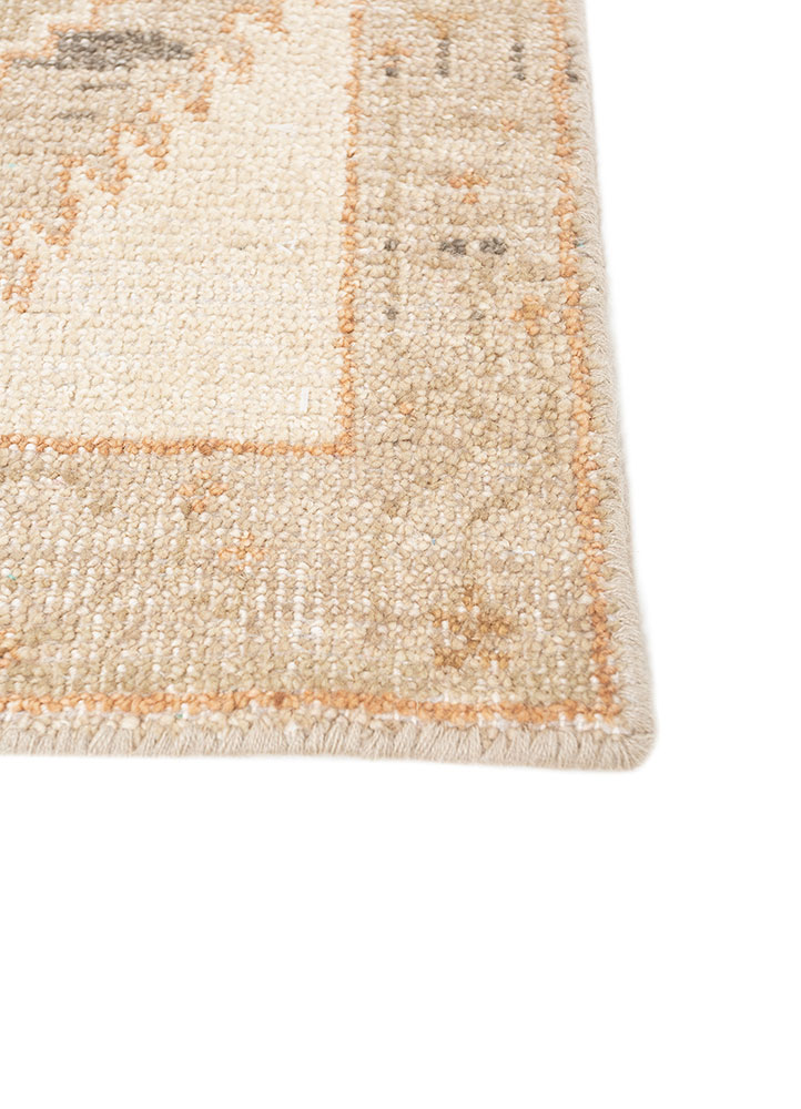 thyme gold wool hand knotted Rug - Corner