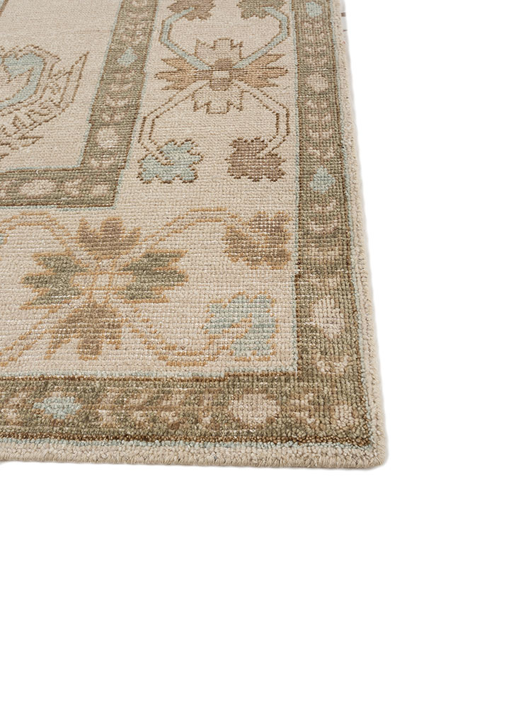 erbe ivory wool hand knotted Rug - Corner