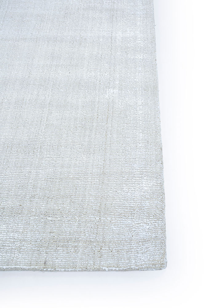 basis ivory wool and viscose hand loom Rug - Corner
