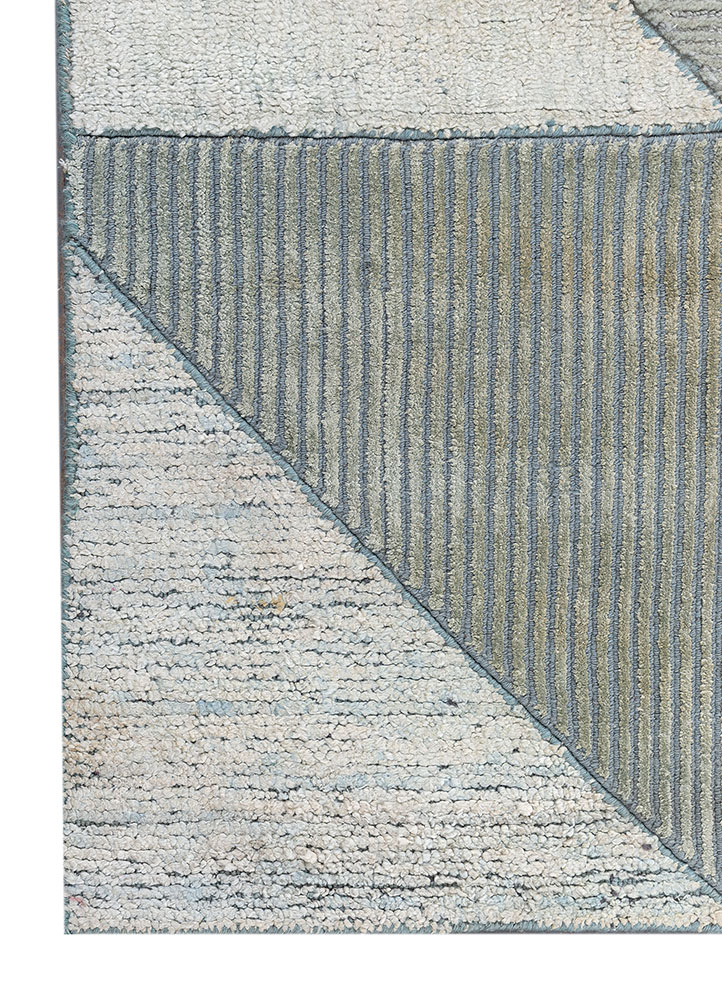 saga ivory wool and bamboo silk hand loom Rug - Corner