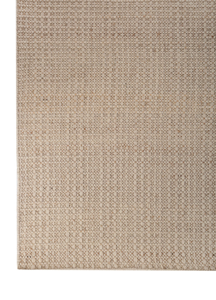 saga ivory wool hand loom Rug - Corner