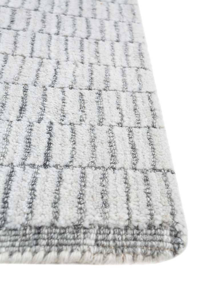 saga ivory wool hand loom Rug - Corner