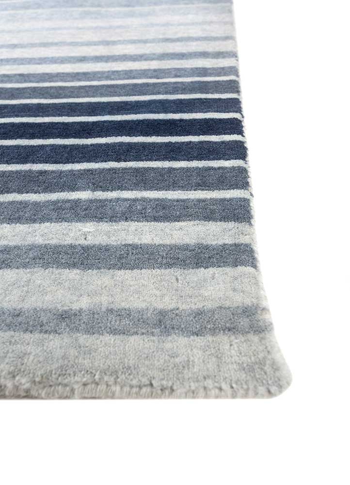 saga blue wool hand loom Rug - Corner
