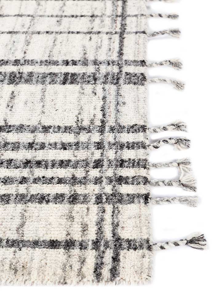 saga ivory wool hand loom Rug - Corner