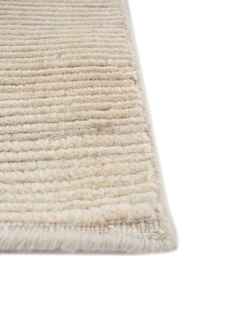 saga ivory wool hand loom Rug - Corner