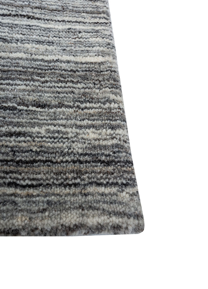 saga ivory wool hand loom Rug - Corner