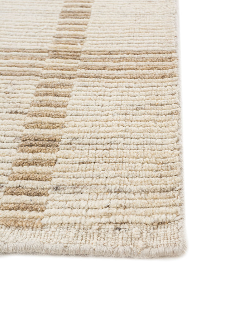 saga ivory wool hand loom Rug - Corner