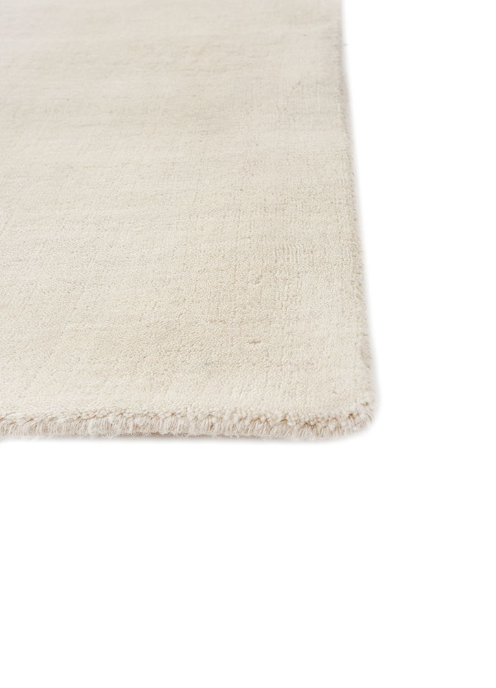 saga ivory wool hand loom Rug - Corner