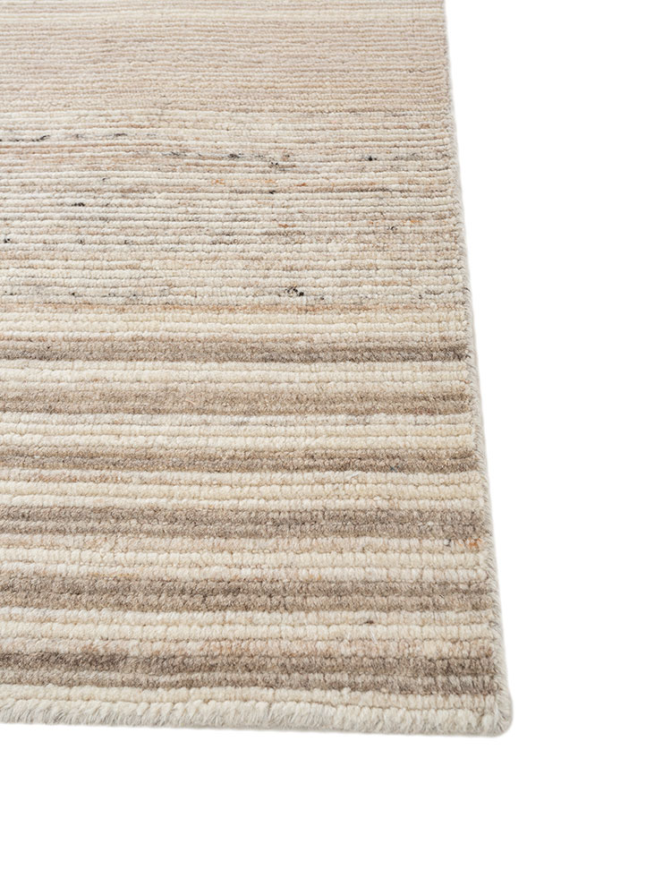 saga ivory wool hand loom Rug - Corner