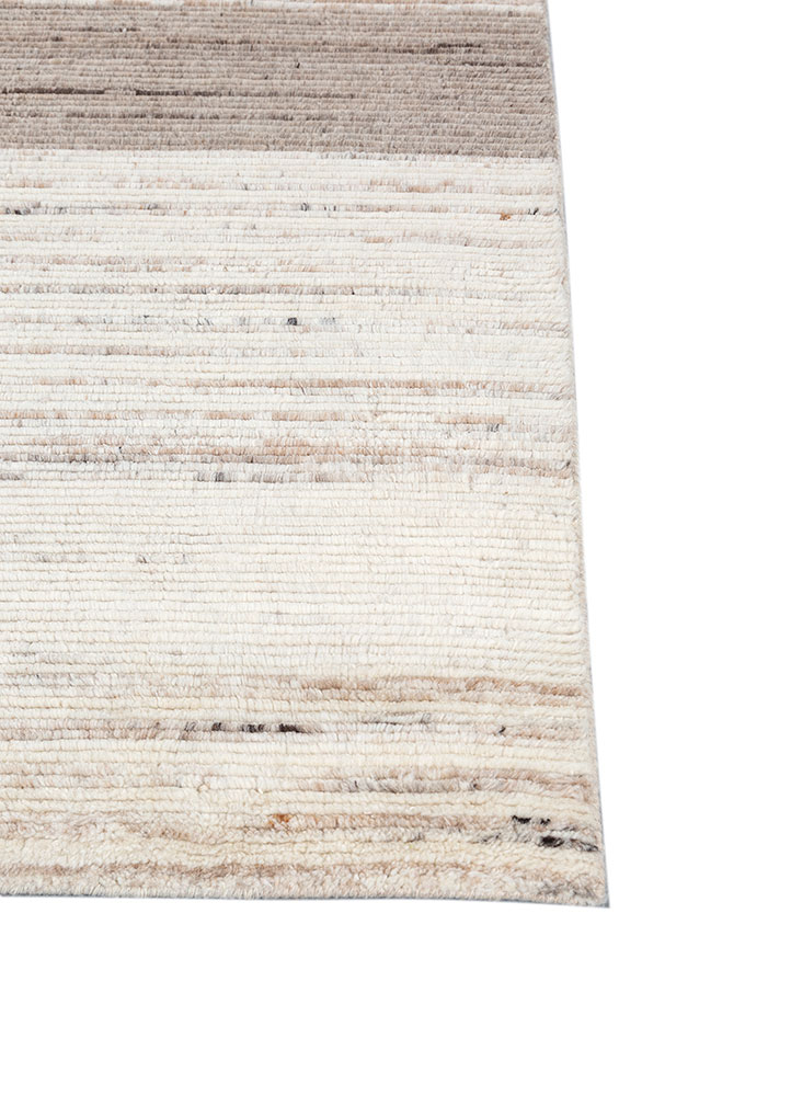 saga ivory wool hand loom Rug - Corner